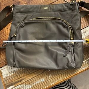 Tumi like new multi pocket crossbody (Voyageur)